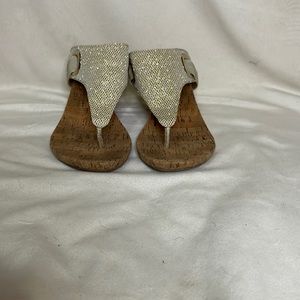 Gold whit mountain wedges